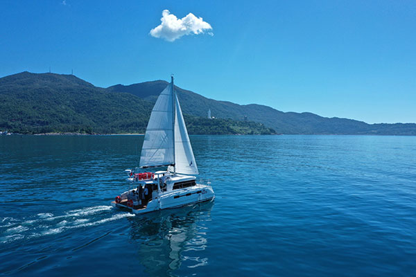 Thi công sơn bả du thuyền số 02