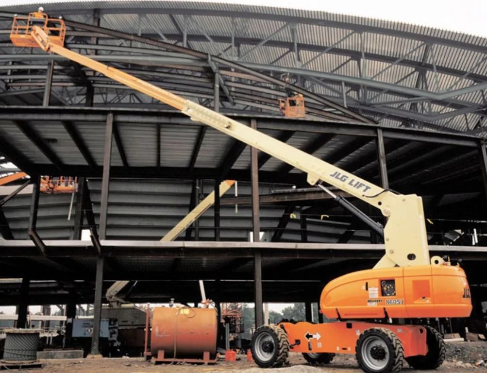 Xe Nâng Người Tự Hành Boom Lift Làm Việc Tại Các Khu Công Nghiệp