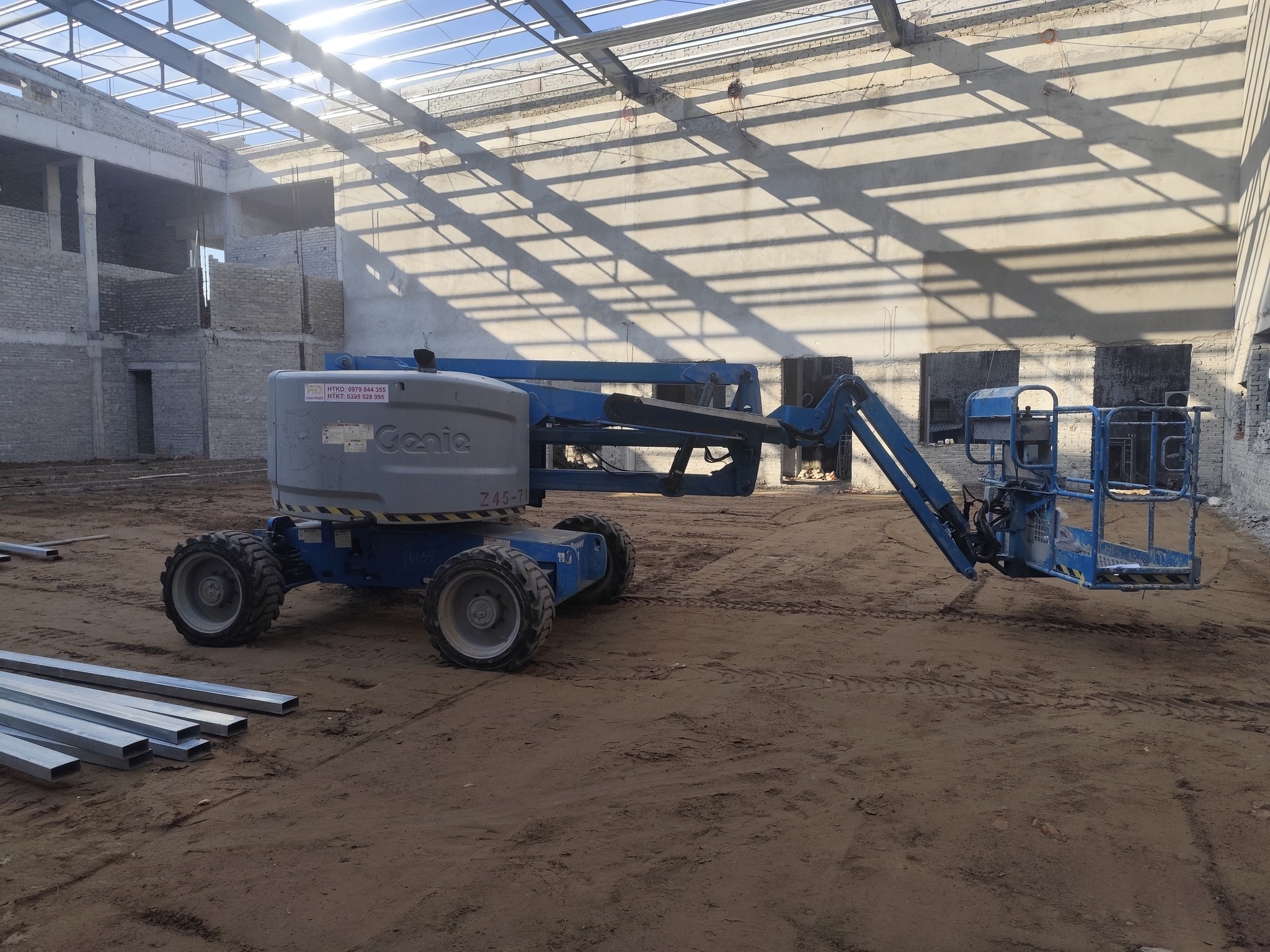 Kỹ Thuật Vận Hành Xe Nâng Người Boom Lift An Toàn - Hướng Dẫn Chi Tiết