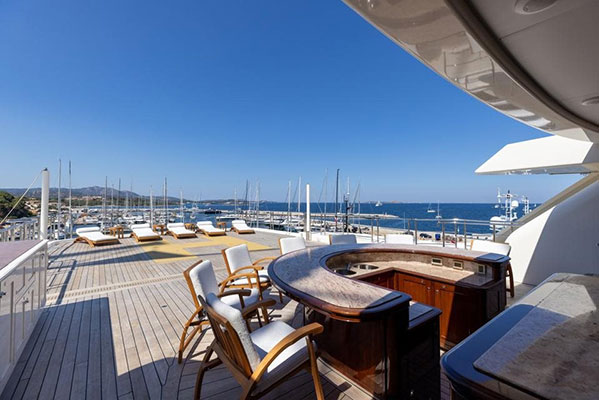 Tại sao tàu thuyền thường sơn đỏ dưới đáy?