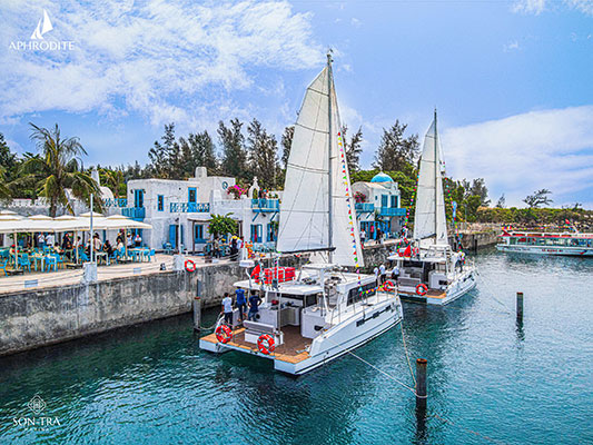 Thi công sơn bả du thuyền số 03